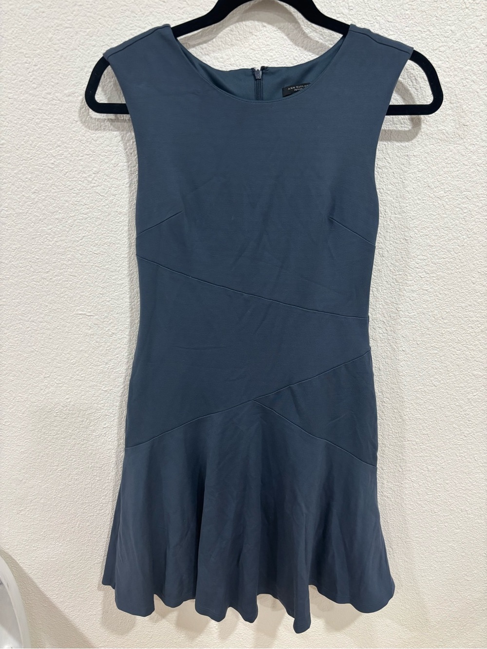 Women’s Ann Taylor Dress - Sleeveless, Diagonal Seaming & Flared Skirt.  Size 00